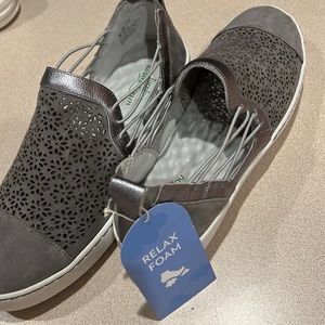 Jambi slip on sneaker